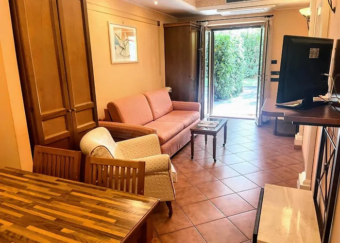 Near By Marco Simone Golf, Cleaning Included Casa vacanze Roma