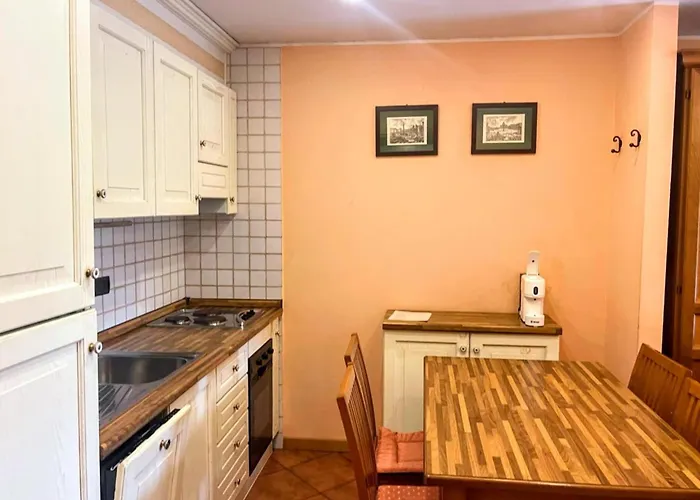 Near By Marco Simone Golf, Cleaning Included Casa vacanze