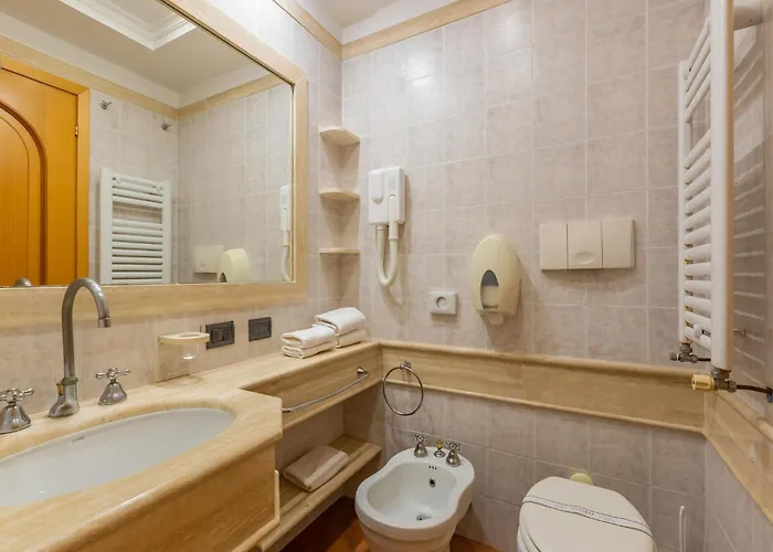 Near By Marco Simone Golf, Cleaning Included Casa vacanze