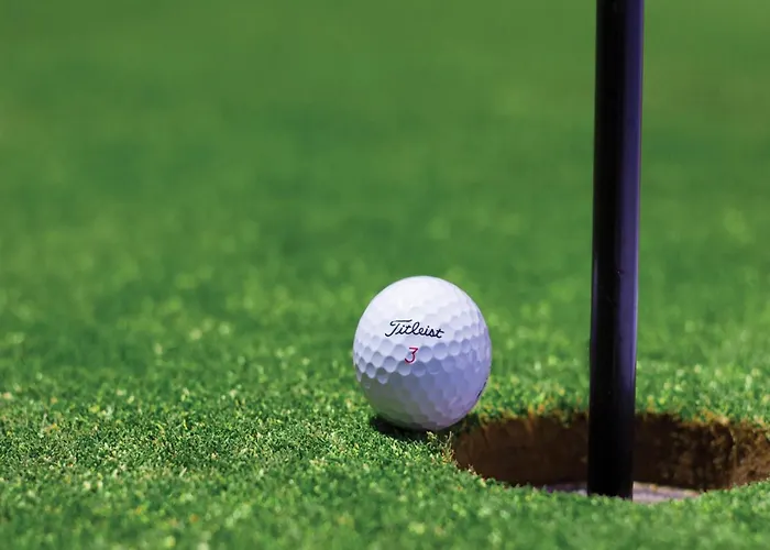 Near By Marco Simone Golf, Cleaning Included Casa vacanze Roma