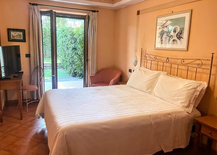 Near By Marco Simone Golf, Cleaning Included Casa vacanze