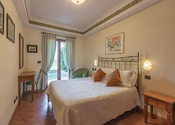 Near By Marco Simone Golf, Cleaning Included Casa vacanze *
