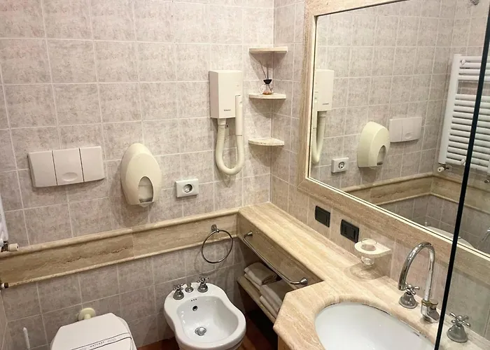 Near By Marco Simone Golf, Cleaning Included Casa vacanze *